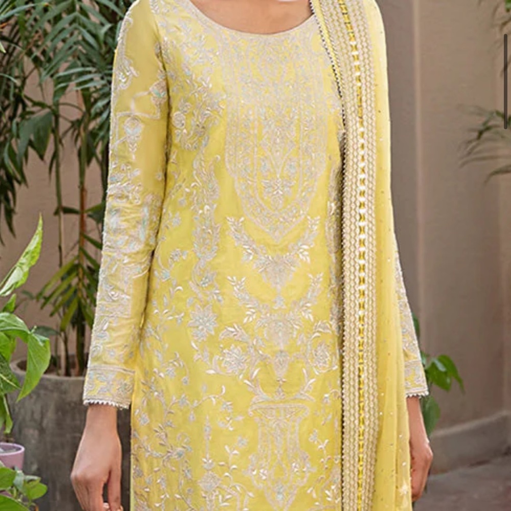 Faiza Saqlain pakistani dress outfit in style Ishmal